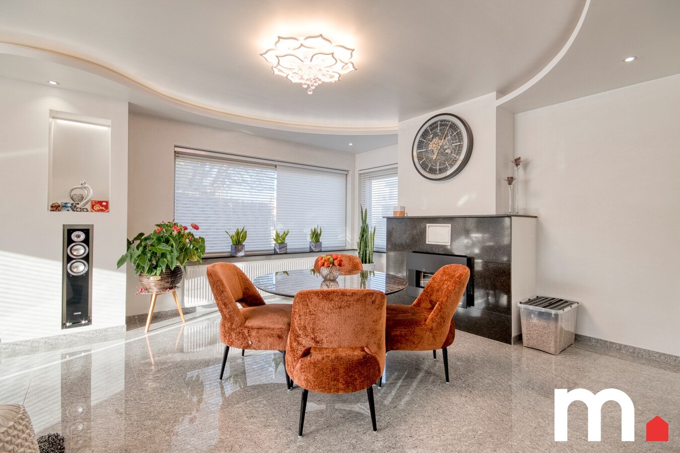 Gerenoveerd centraal gelegen woonst met praktijkruimte te Moorsele ! 