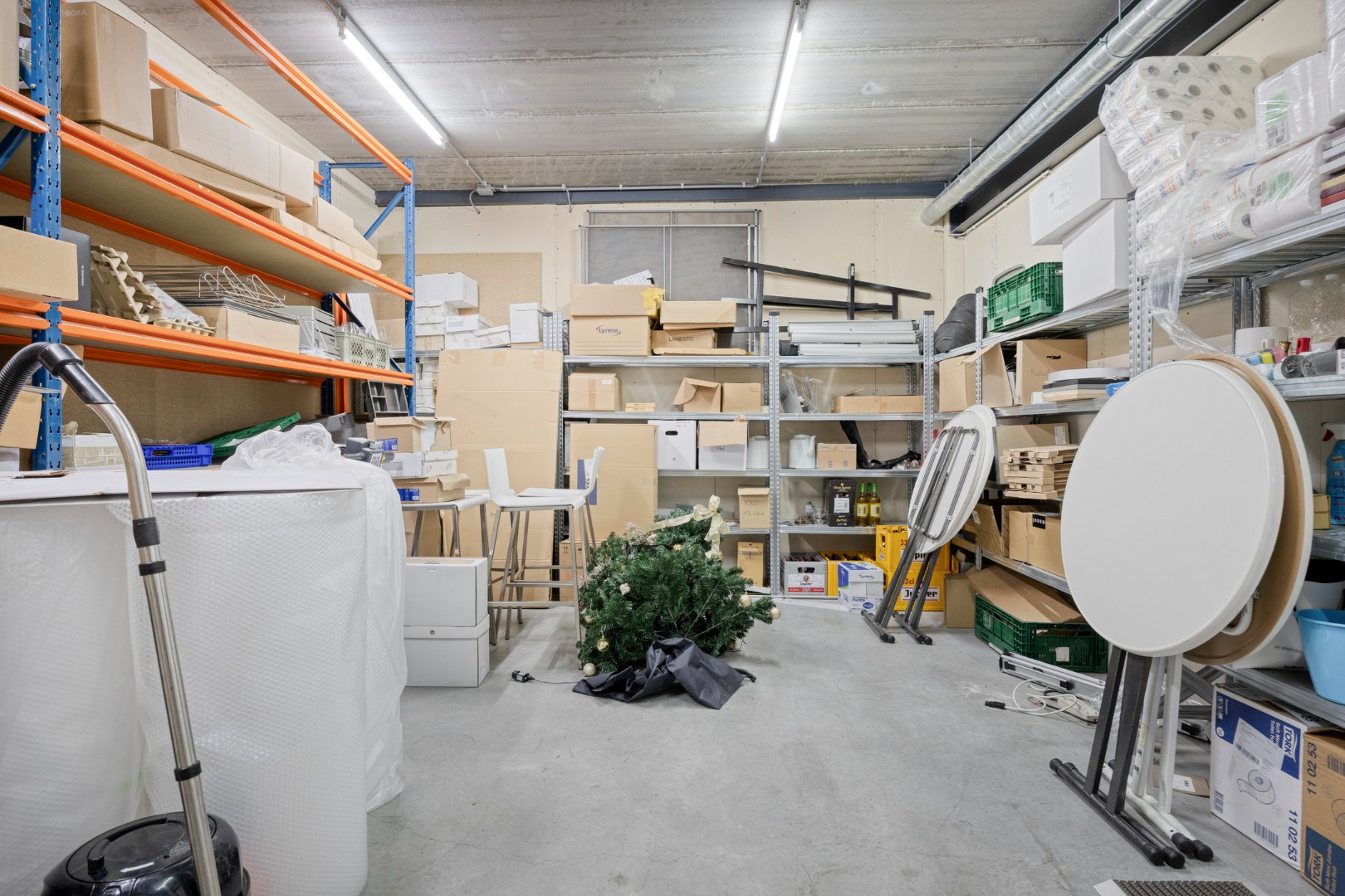 Zeer goed gelegen handelspand van Ca. 880m2 te huur! 