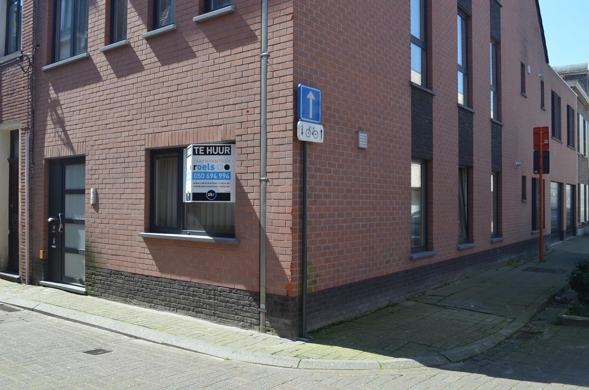 Gelijkvloers app met 1 slpk en garage te centrum Eeklo 