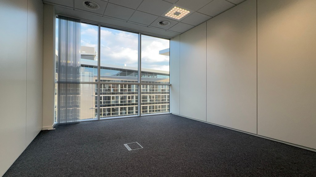 Kantoorgebouw te koop op zichtlocatie langs R4 in Merelbeke-Melle