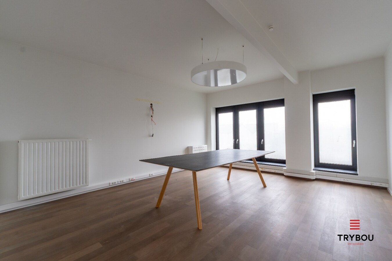 Groot kantoorgebouw op toplocatie te Ieper 