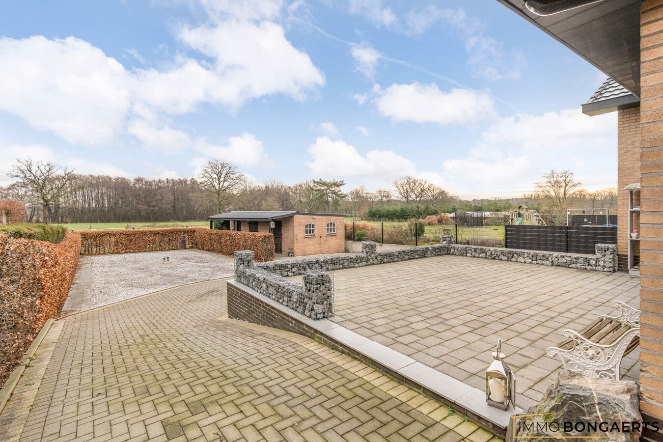 Woning met 3 slaapkamers op ruim perceel 