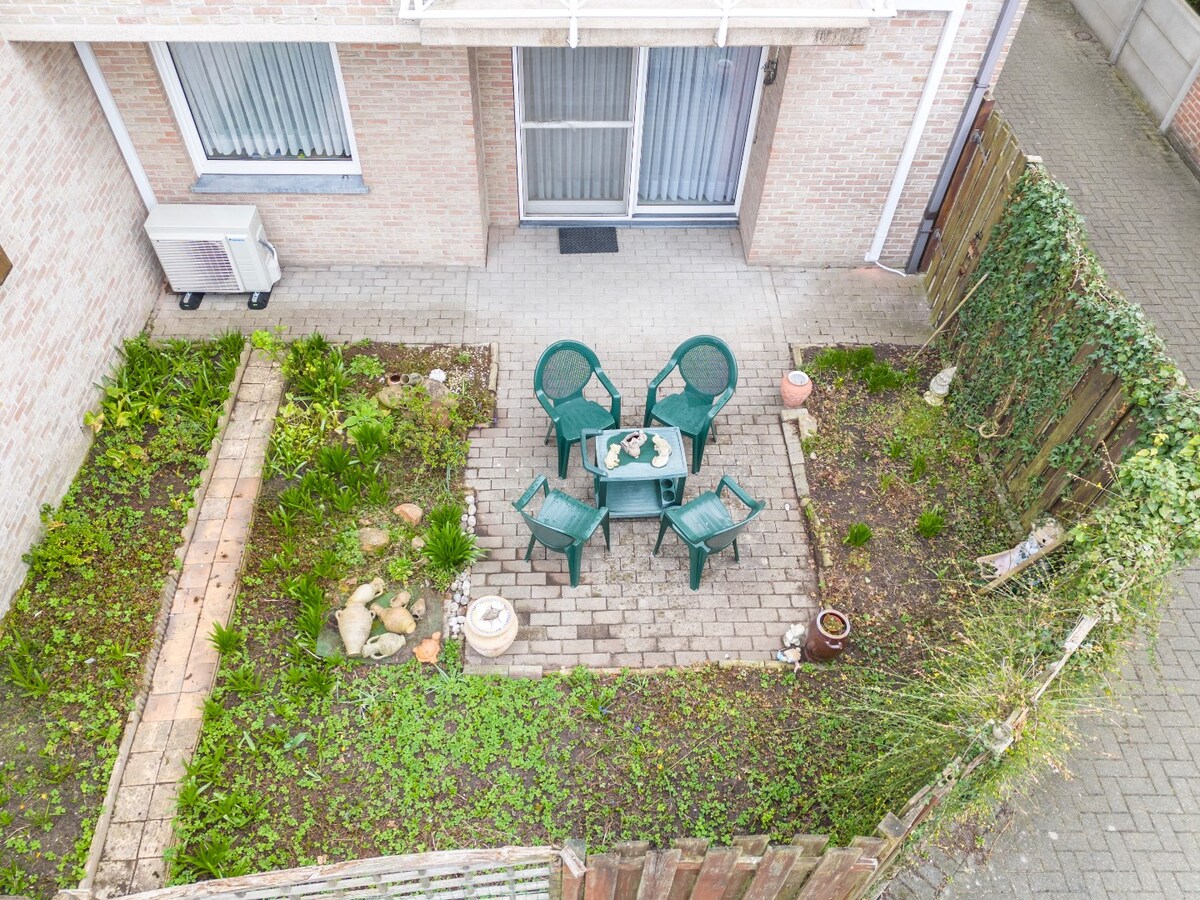 Energiezuinig gelijkvloersapp. met tuintje en garage te centrum Wetteren 