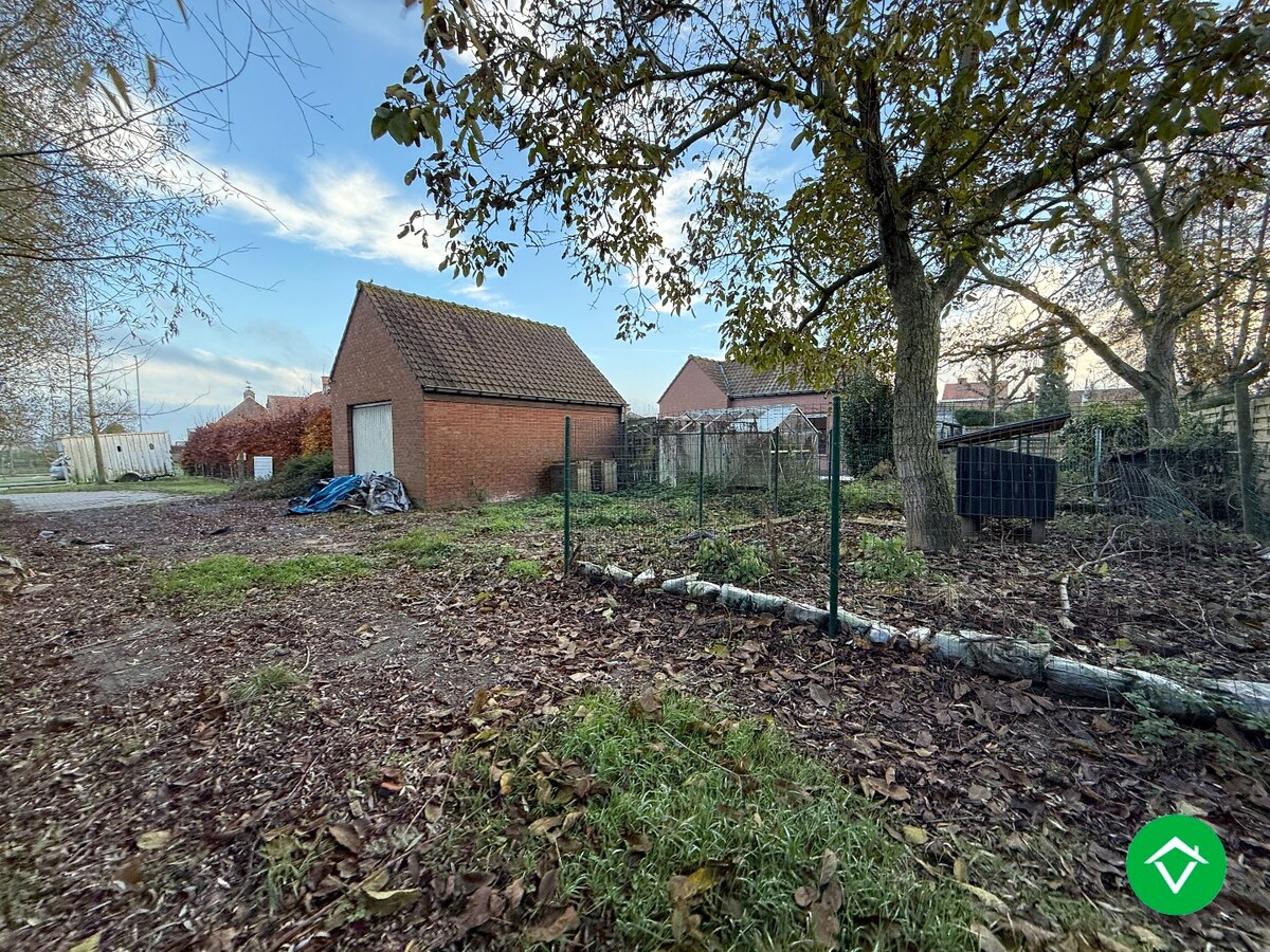 Rustig gelegen halfopen bebouwing met 3 slaapkamers, tuin en garage met uitweg! 