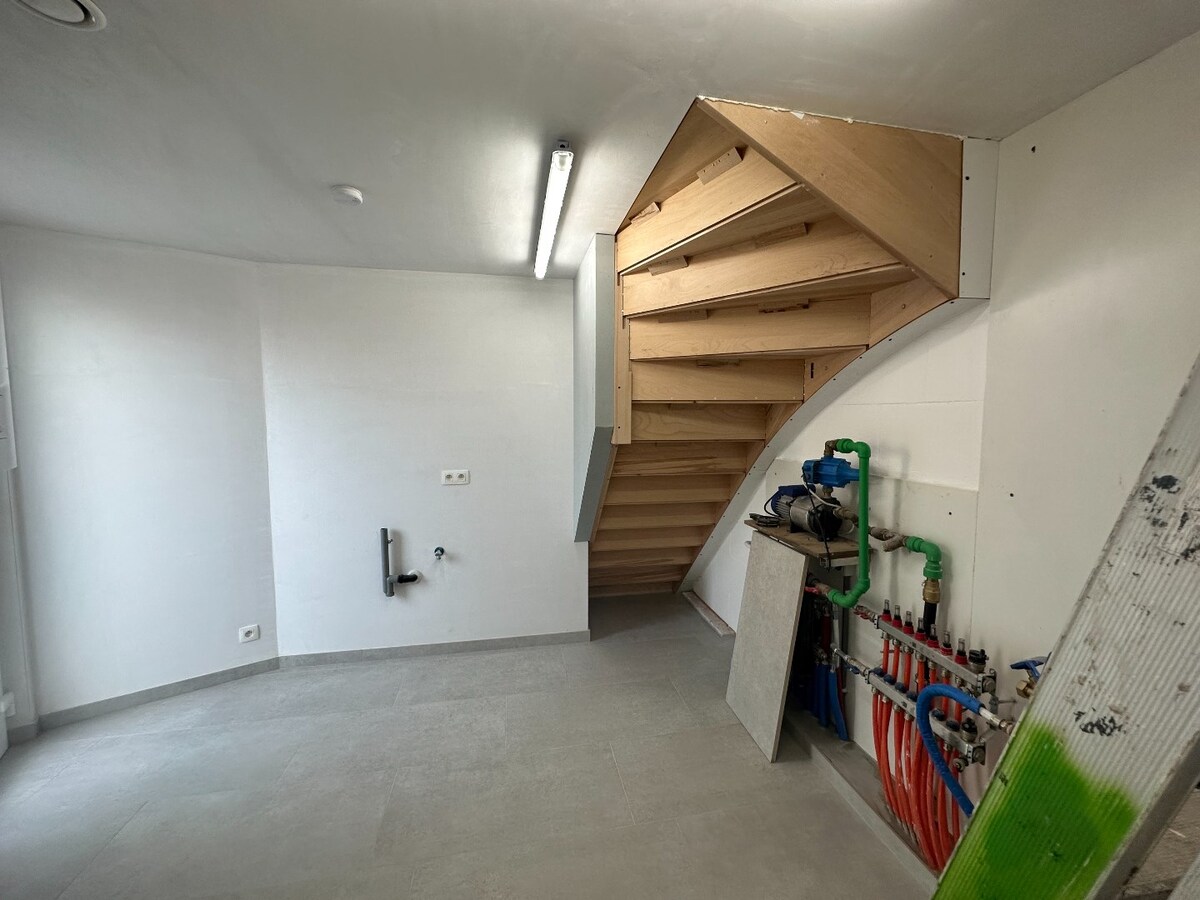 Uitstekend gelegen, halfopen woning met twee slaapkamers 