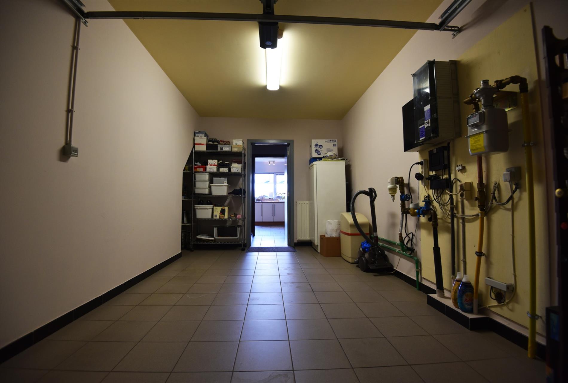 Recente gezinswoning met 3 slaapkamers, rustig gelegen te Adegem. 