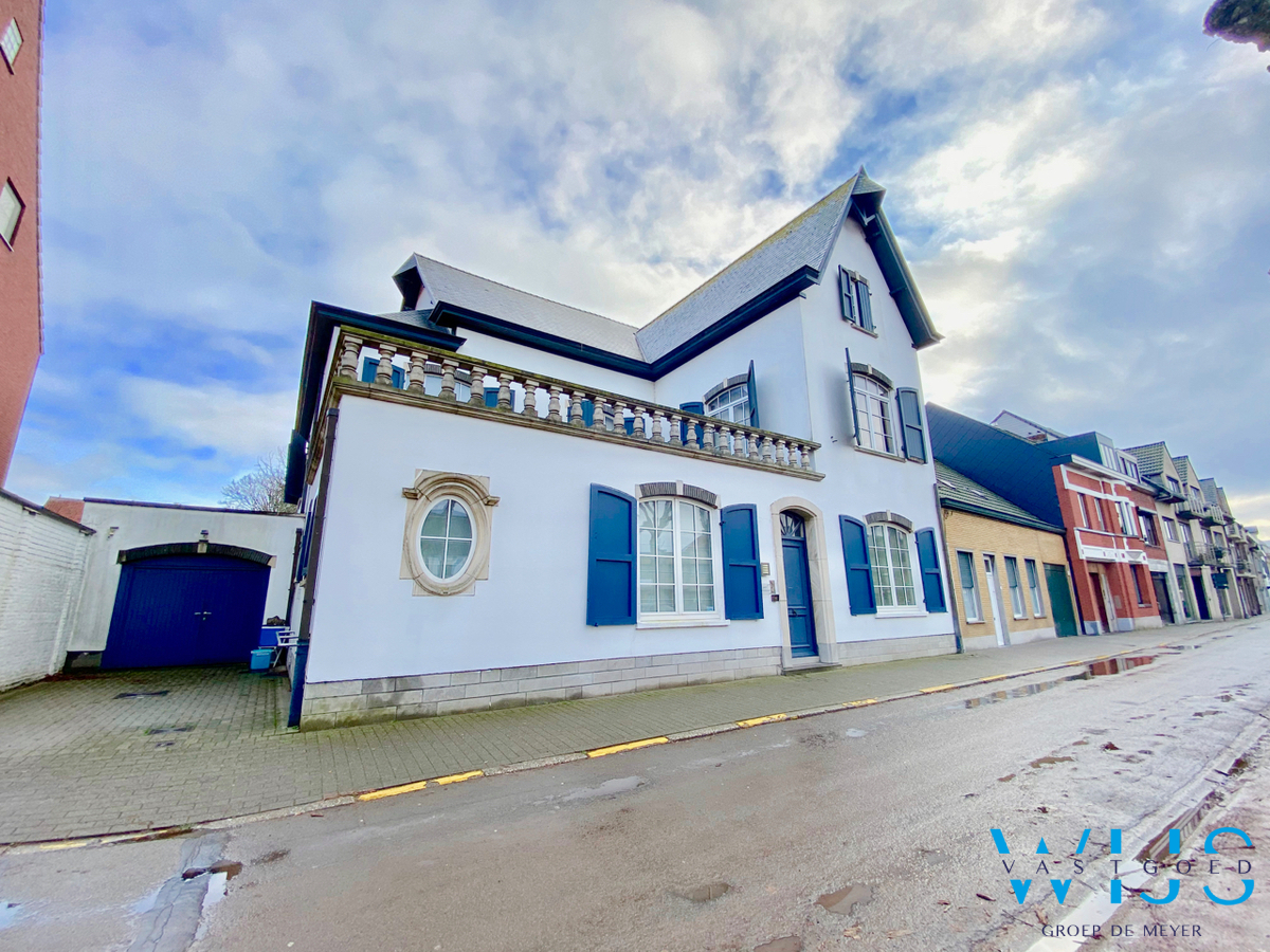 Karaktervolle dokterswoning op 3.106m² in CENTRUM ERTVELDE 
