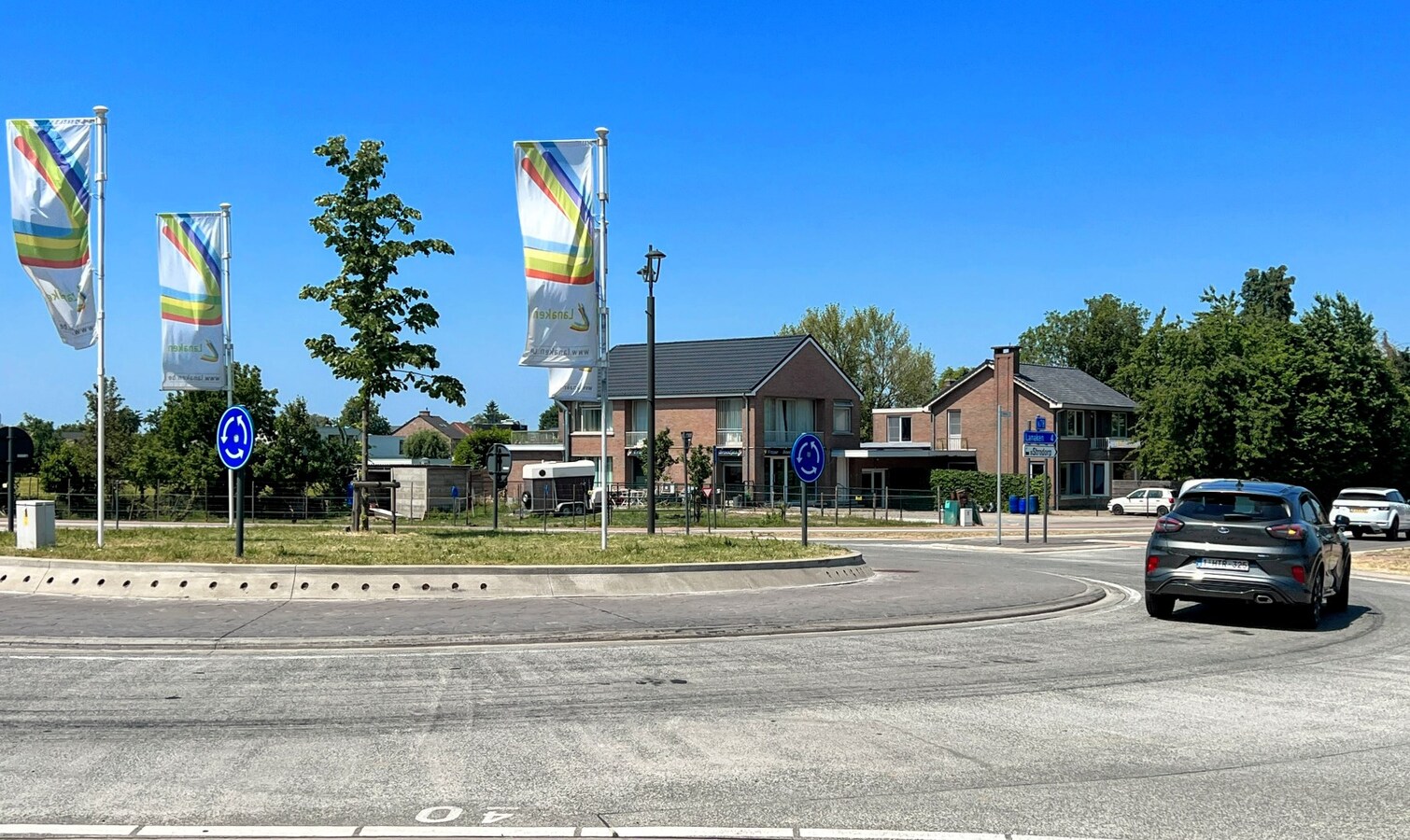 Handelspand met appartement op commerciële toplocatie 