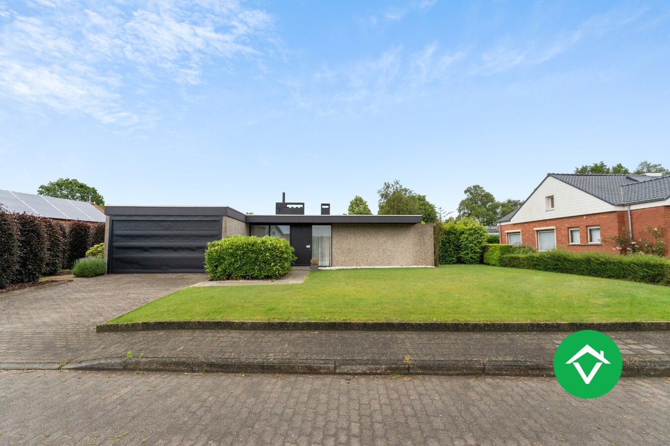 Alleenstaande woning met 4 slaapkamers en dubbele garage te Koekelare 