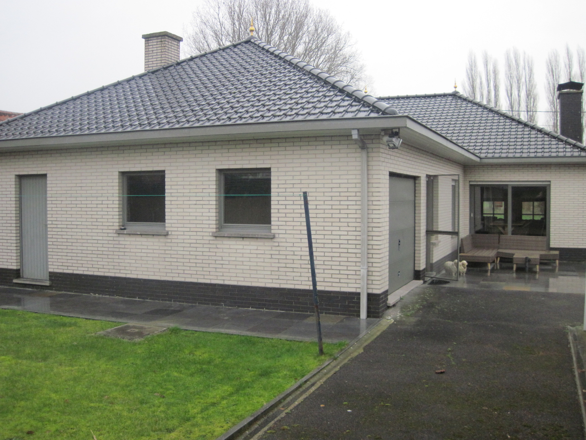 Stijlvolle en degelijke bungalow. Unieke ligging. 