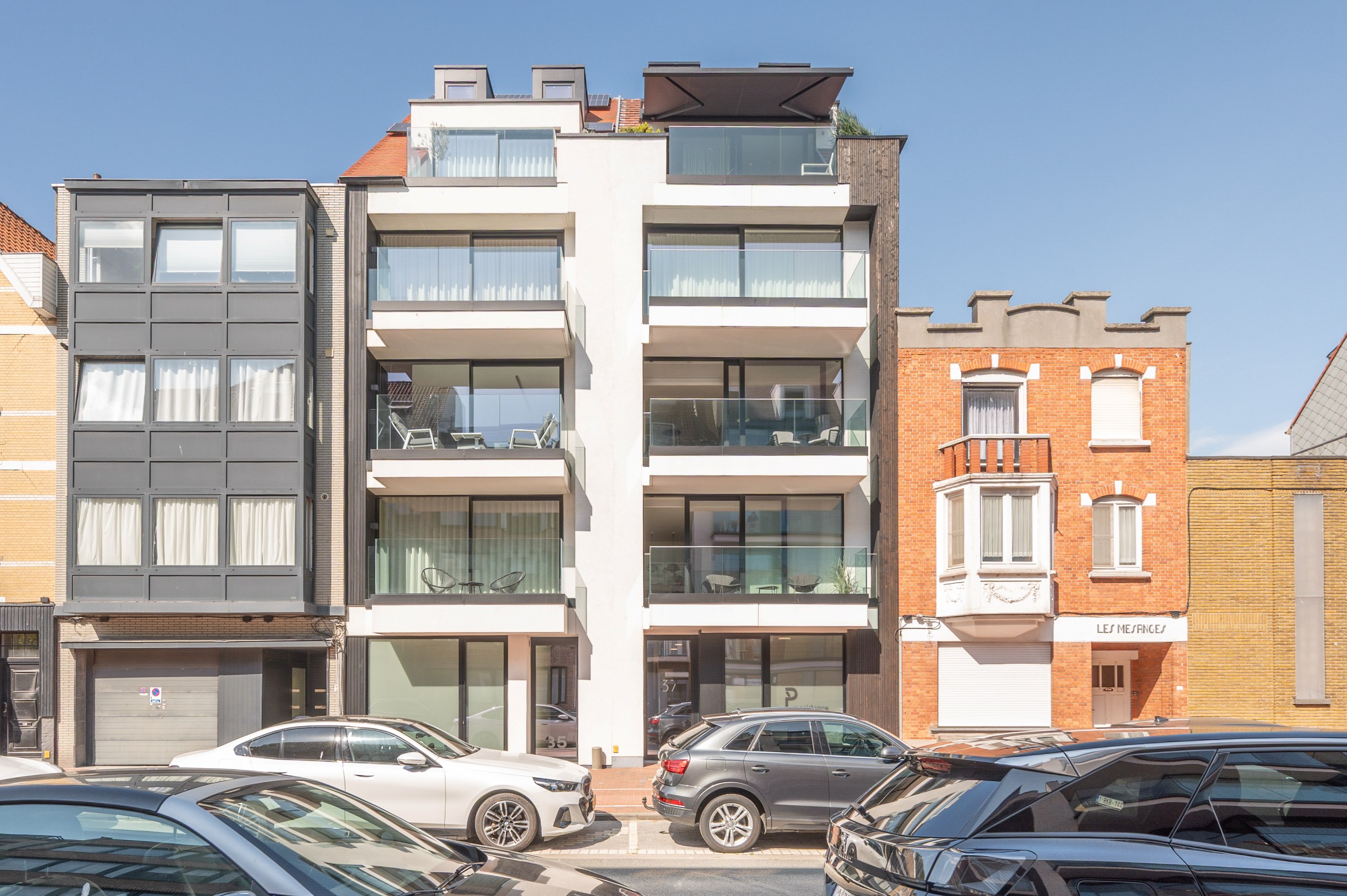 Appartement spacieux et récent (2021) situé sur l'avenue Paul Parmentier à Knokke. 
