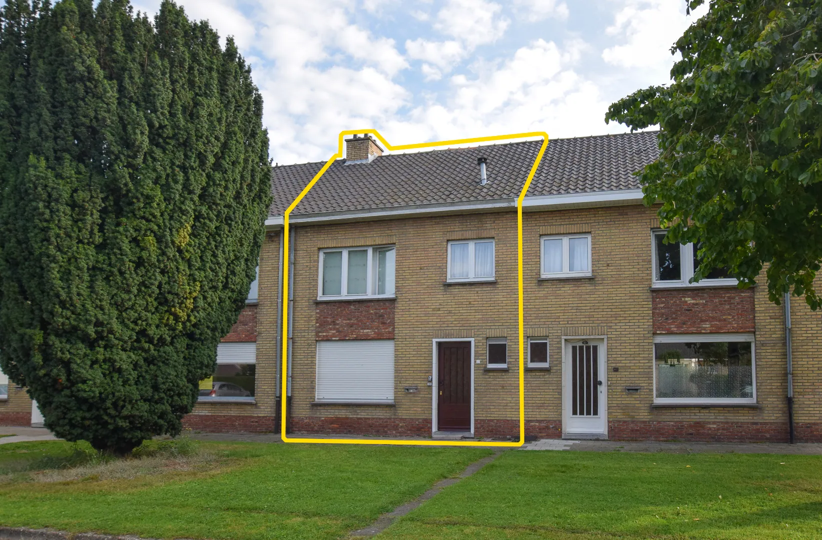 Verrassend ruime rijwoning in gezellige woonwijk te Sint-Pieters (Brugge)