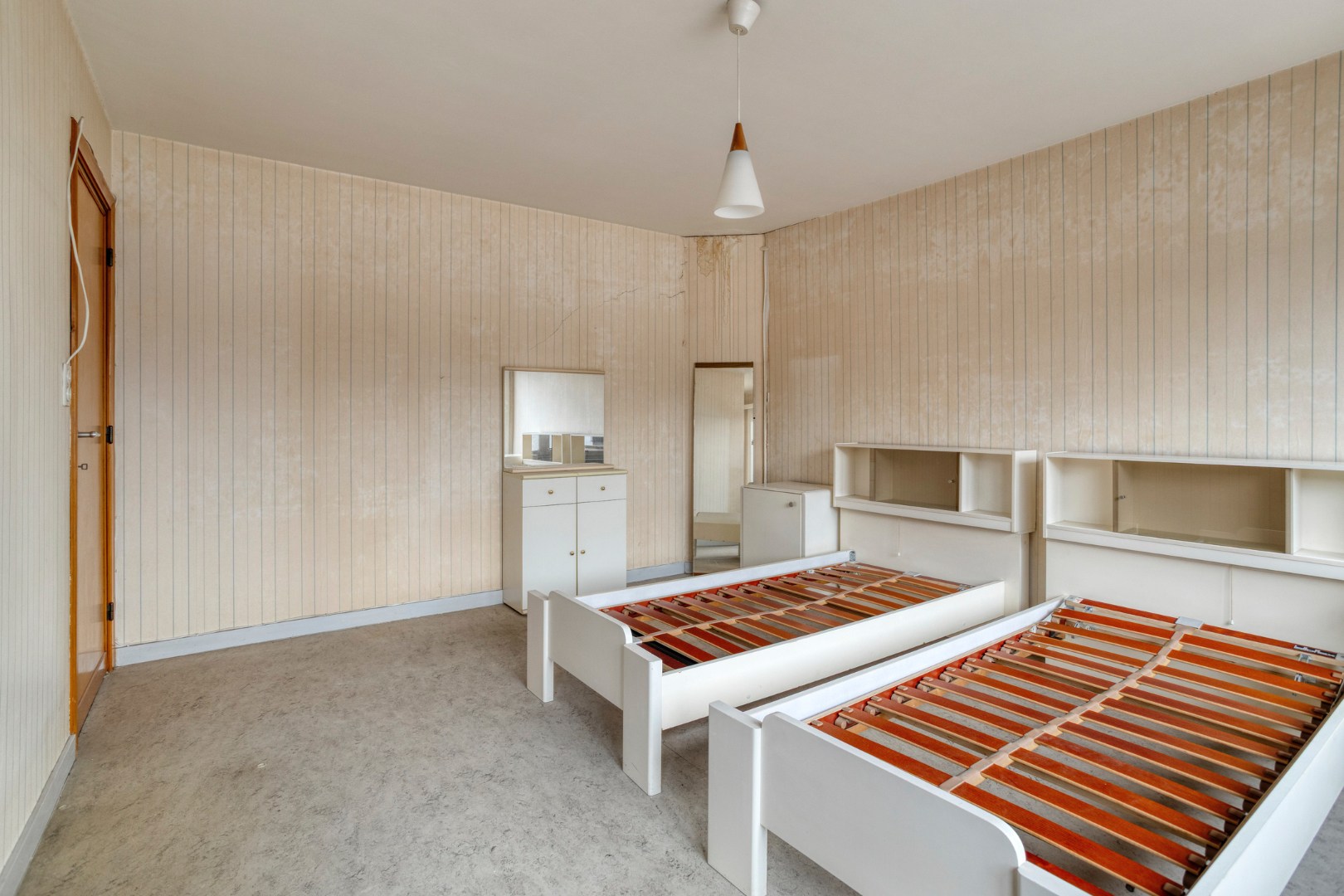 Te renoveren gezinswoning met 4 slpk. en een gezellige stadstuin in het centrum van Geel 