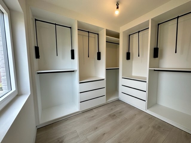 Comfortabele, hoog afgewerkte en energiezuinige nieuwbouwwoning gelegen in een rustige omgeving in Neeroeteren. 
