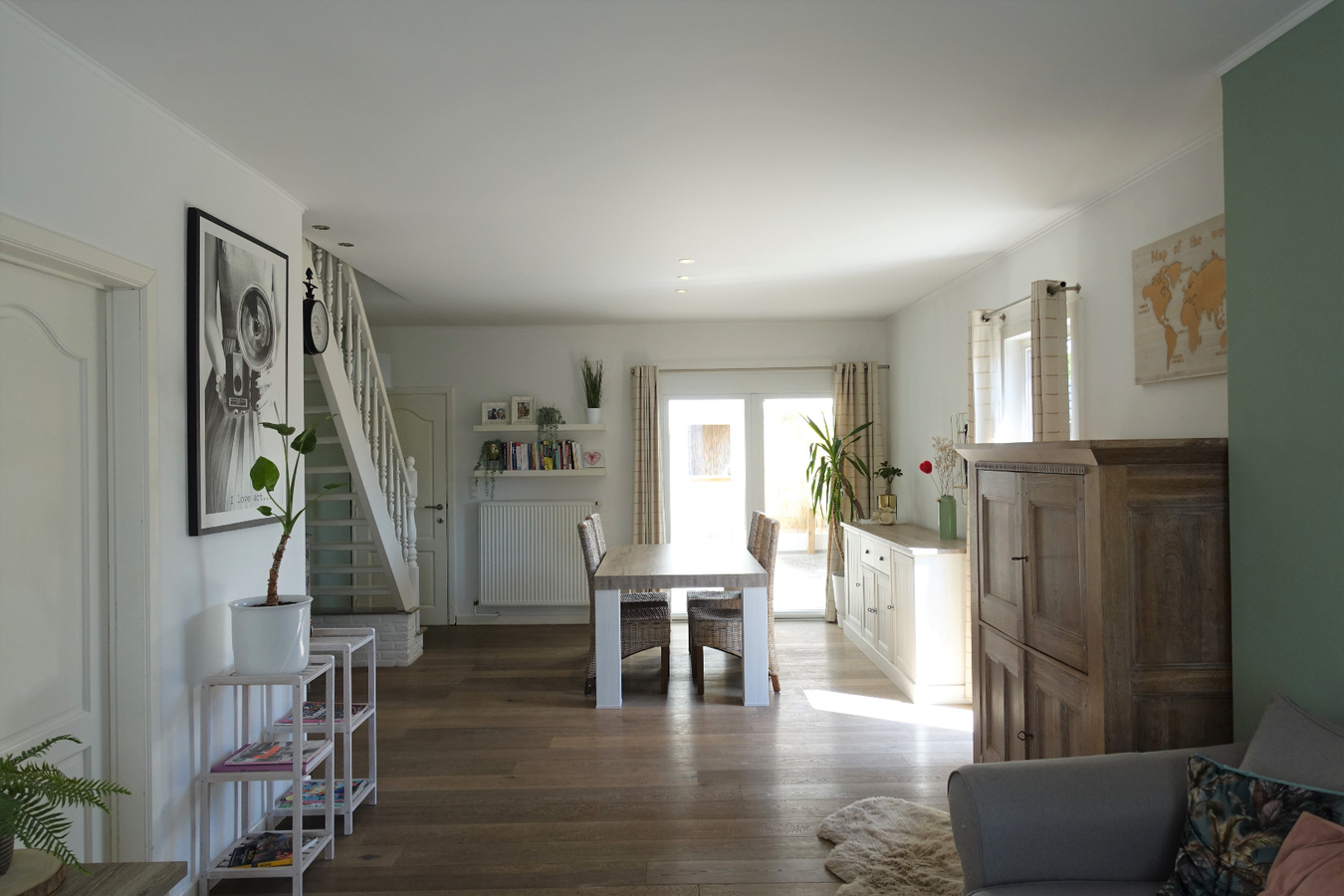 Goed gelegen hoekwoning met gezellige tuin en garage 