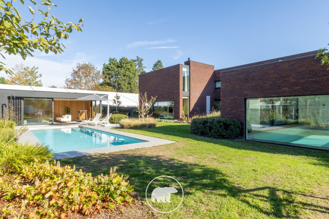 Buitengewone design villa op unieke ligging te Lochristi 