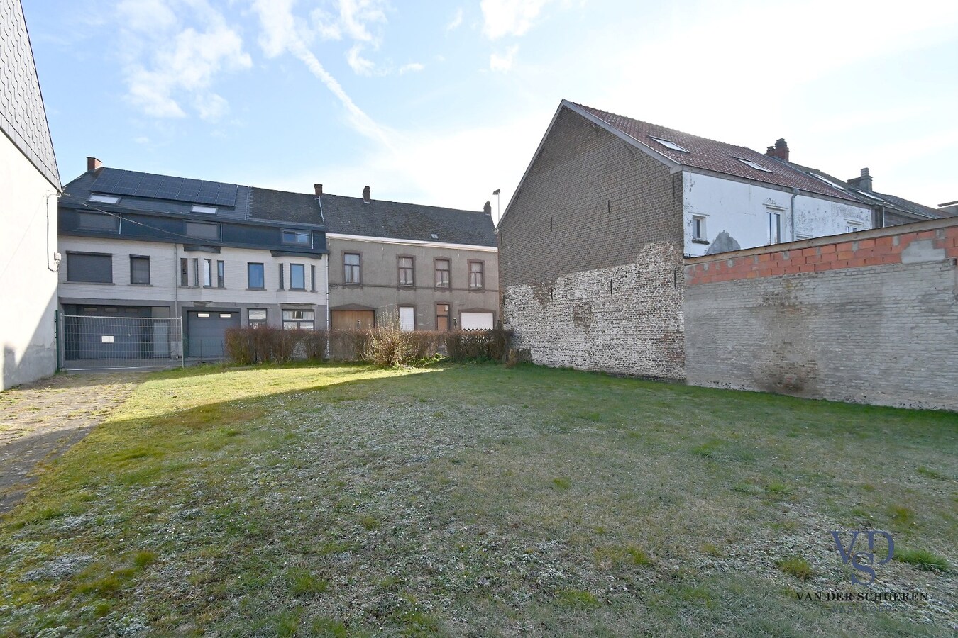 Bijgebouw met bouwgrond 