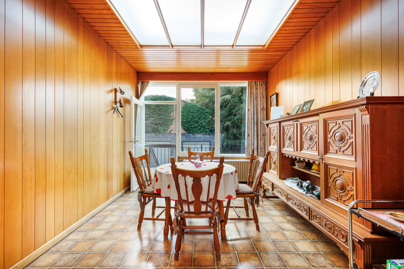 Te renoveren HOB met 3 slpk en 3 garages te Herentals! 