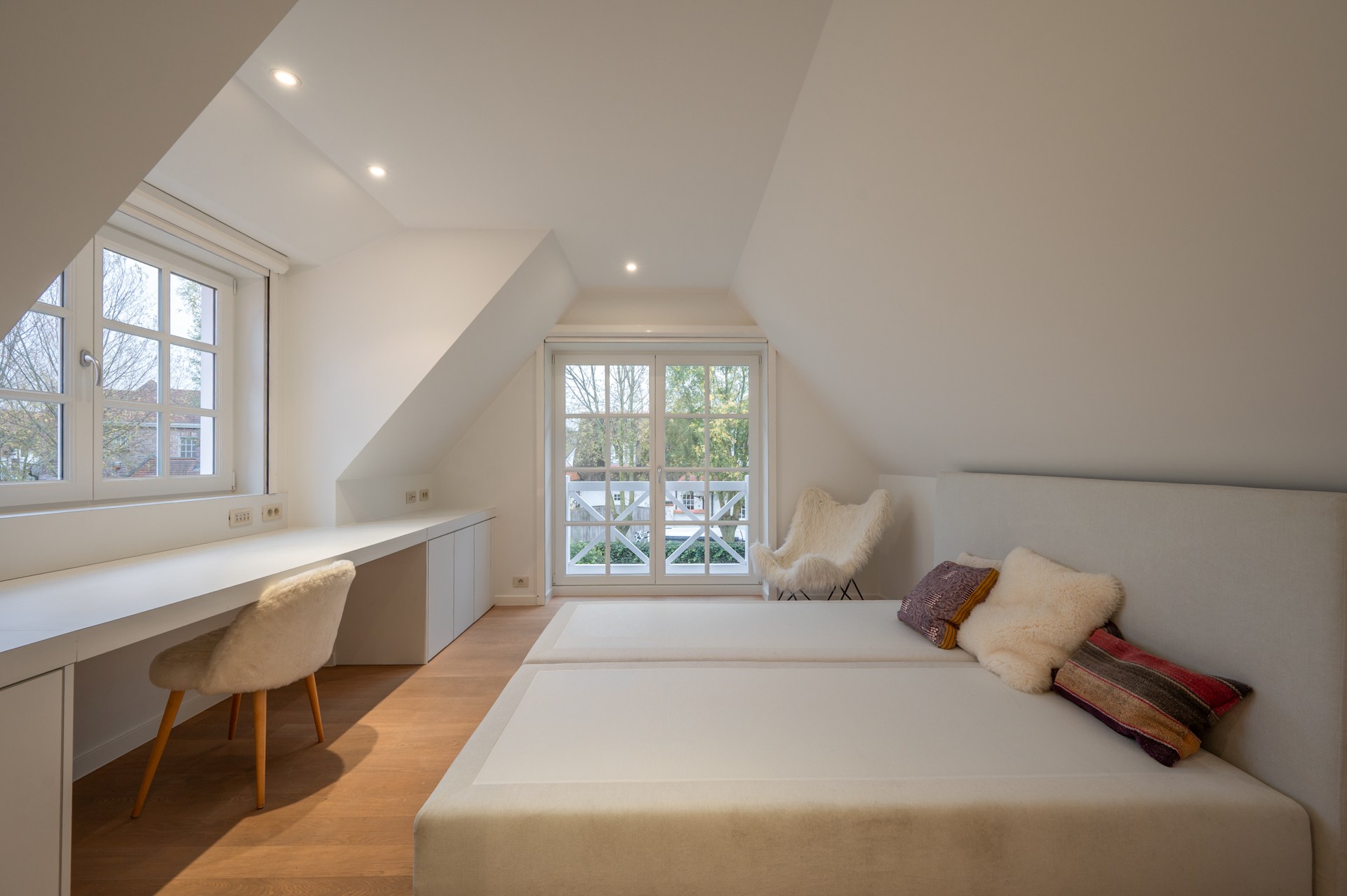 Villa exclusive entièrement meublée avec 5 chambres, piscine et double garage - emplacement prestigieux et calme près du Zoute. 