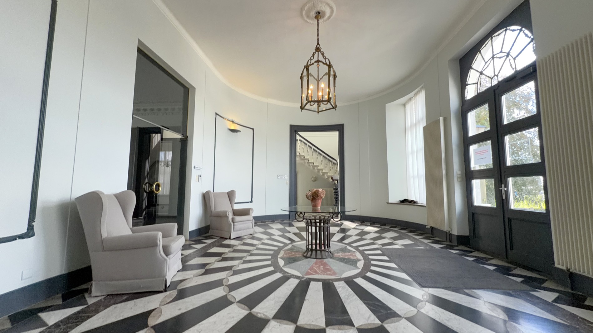 Kantoren met zicht op water in gerenoveerde kantoorvilla te huur in Gent