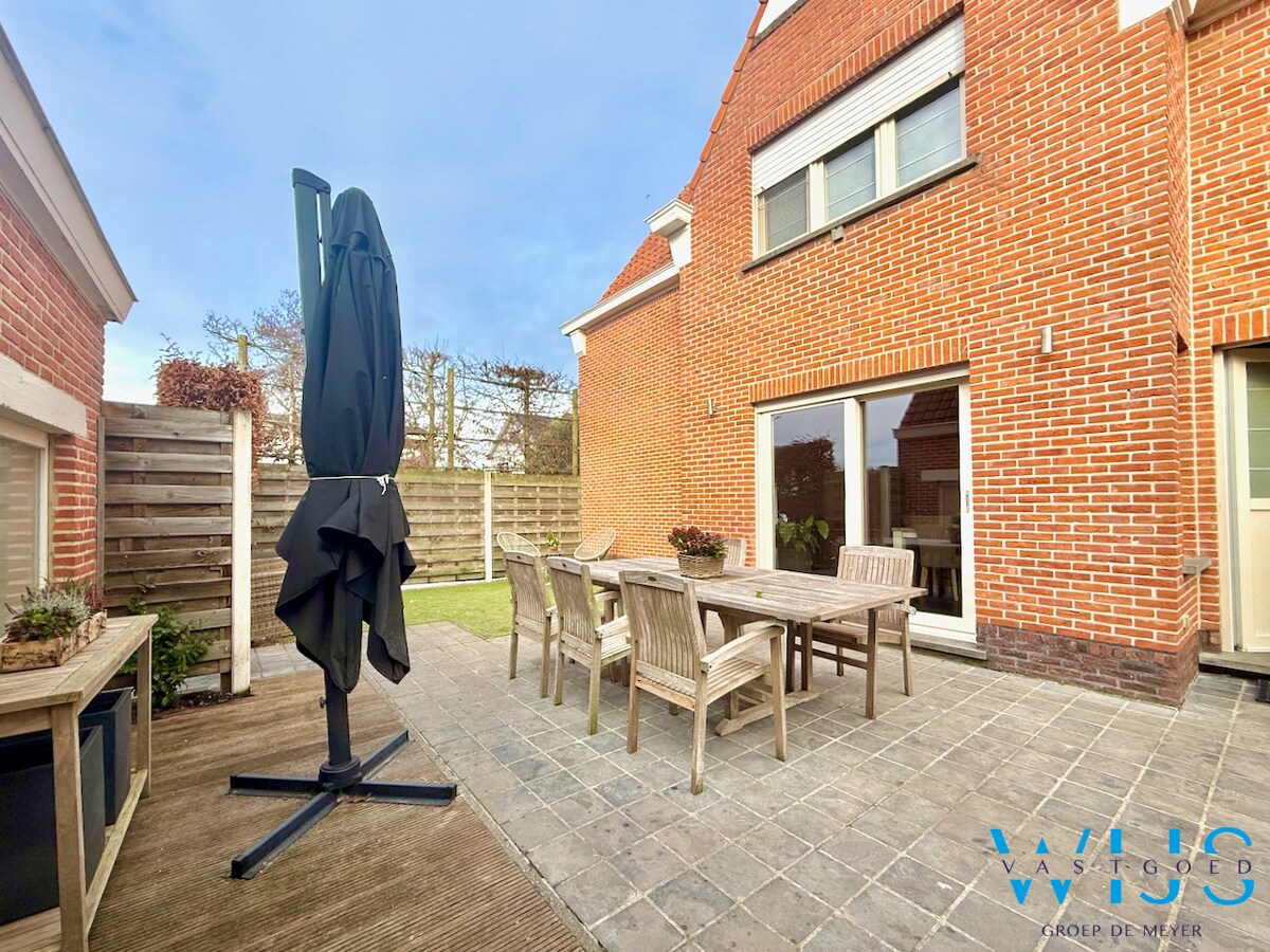 Instapklare, karaktervolle ALLEENSTAANDE woning op topligging in Ertvelde ! 