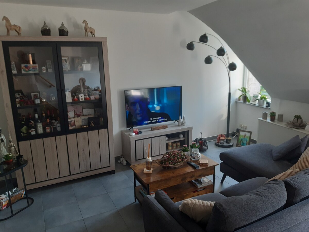 Ruim duplex 2 slpk-appartement in centrum Gavere. 