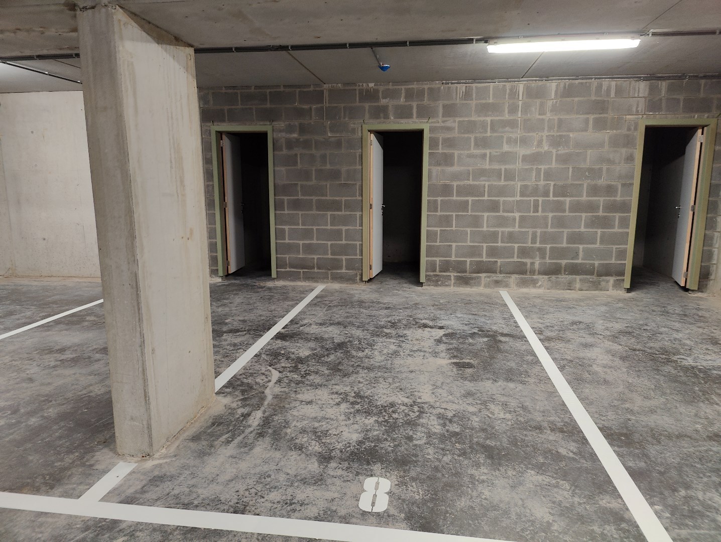 Modern appartement met 1 slaapkamer en ondergrondse autostaanplaats in het centrum van Ardooie 
