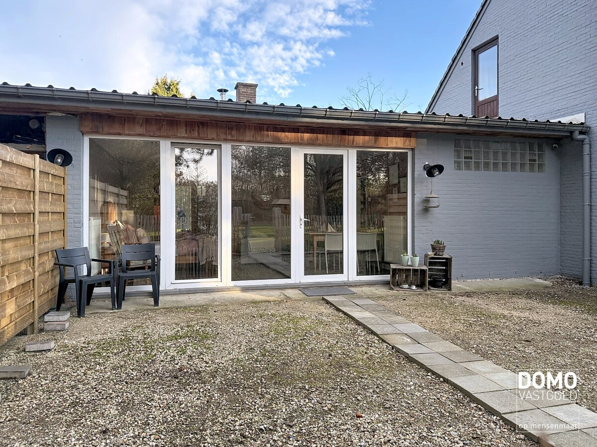 VOLLEDIG GEMEUBELDE 1 SLAAPKAMER STUDIO TE HASSELT (Stokrooie) 