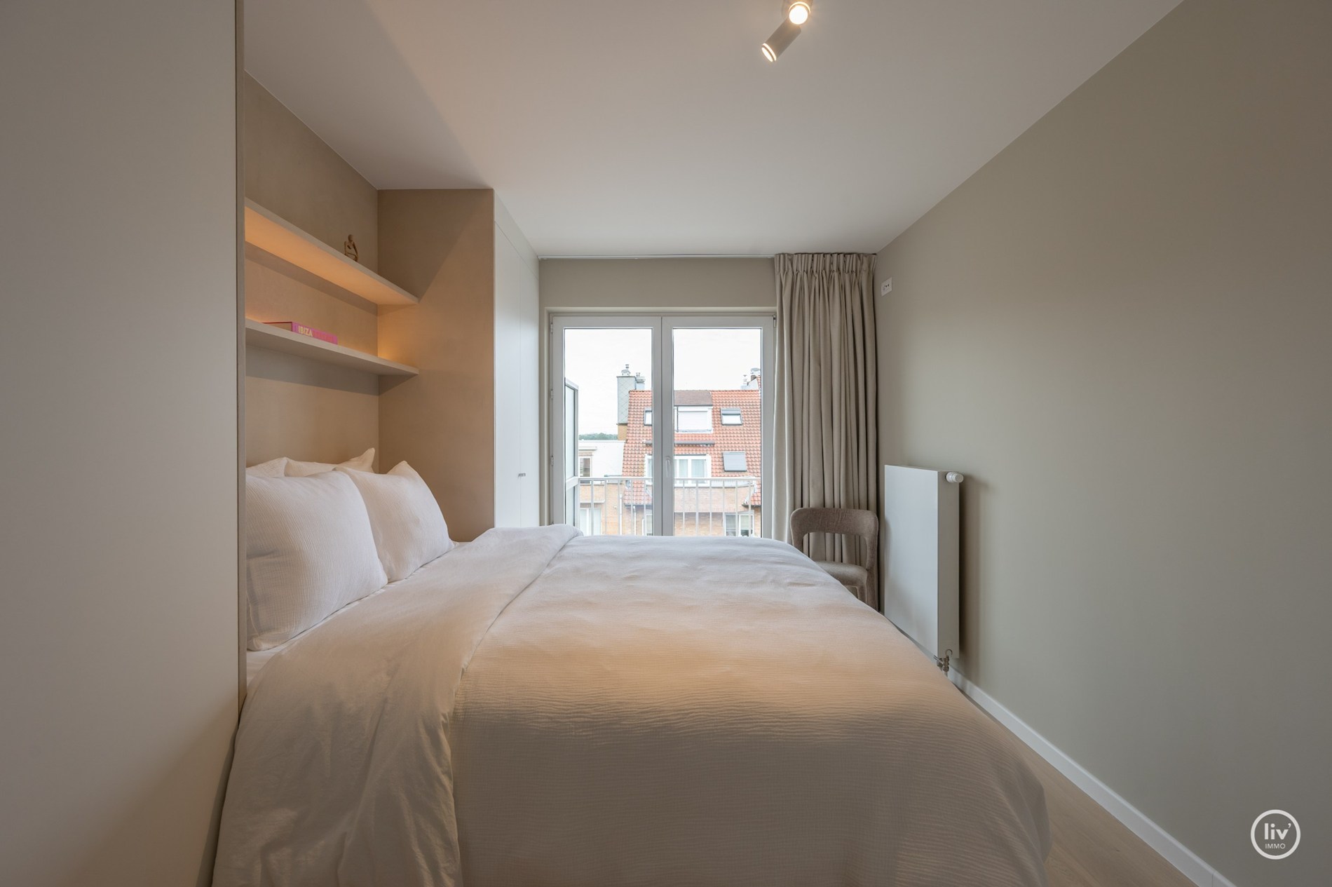 Appartement entièrement rénové et élégant au cœur de Knokke dans la Lippenslaan. 