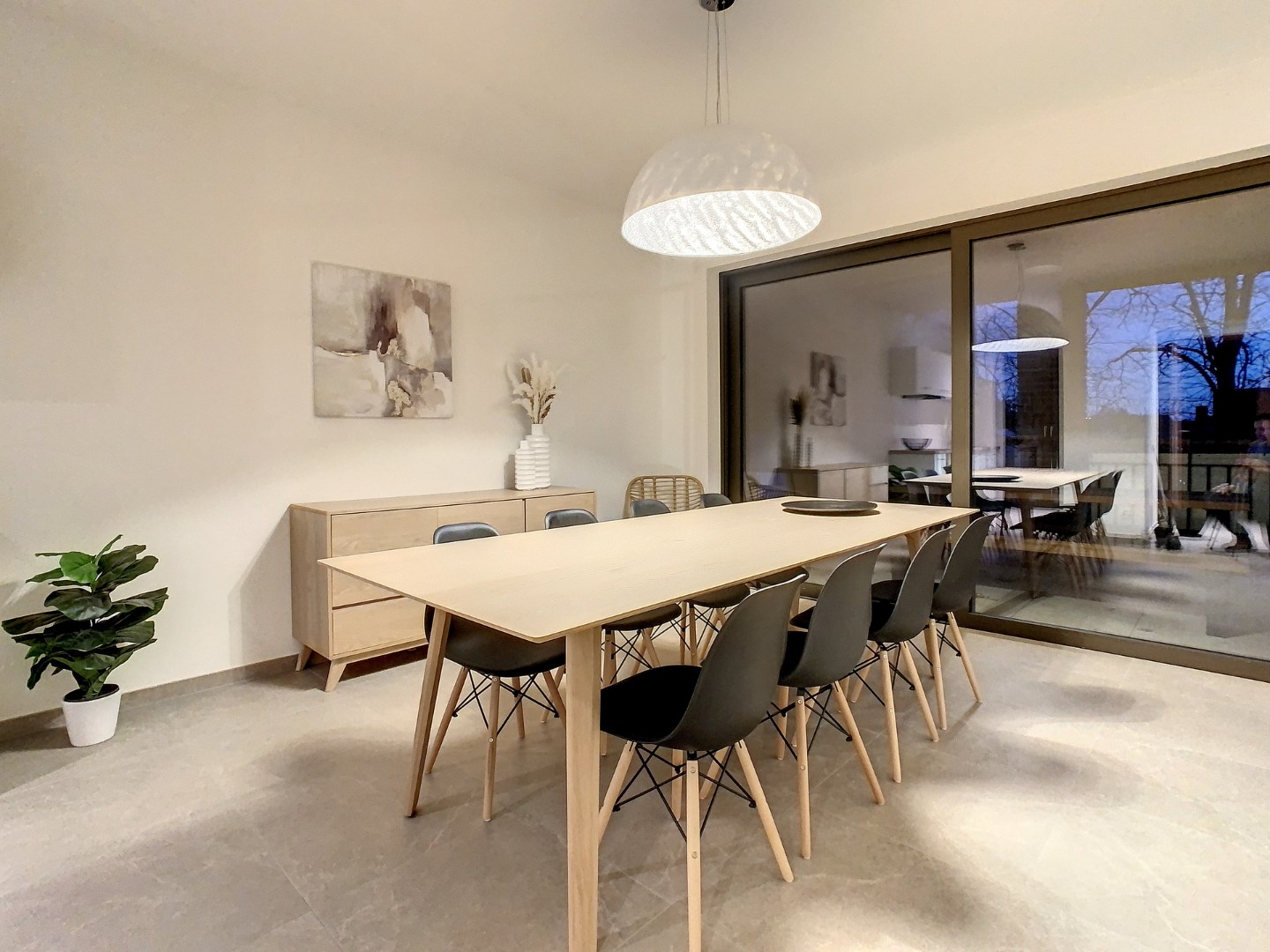 Eetruimte op het gelijkvloers met toegang terras