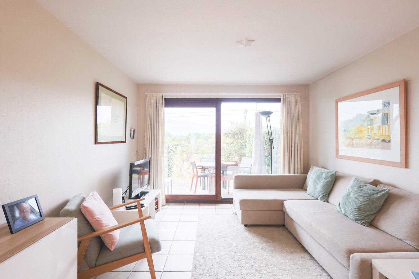 Instapklaar gelijkvloers appartement op wandelafstand van de Zeedijk en het strand! 