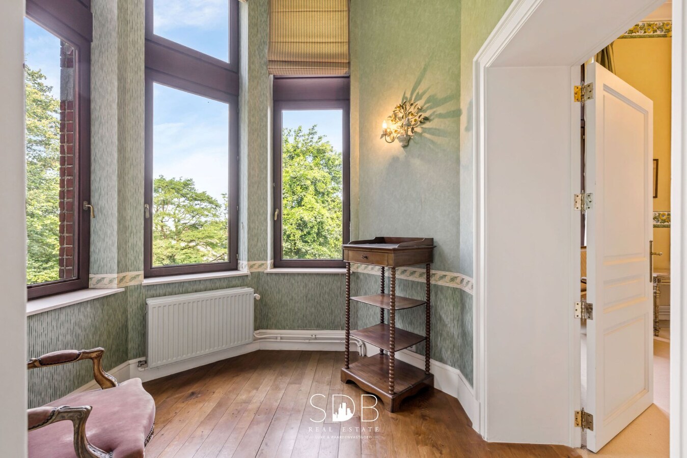 Prachtig kasteel met omringend park, weilanden en stalgebouw op circa 5hectare 