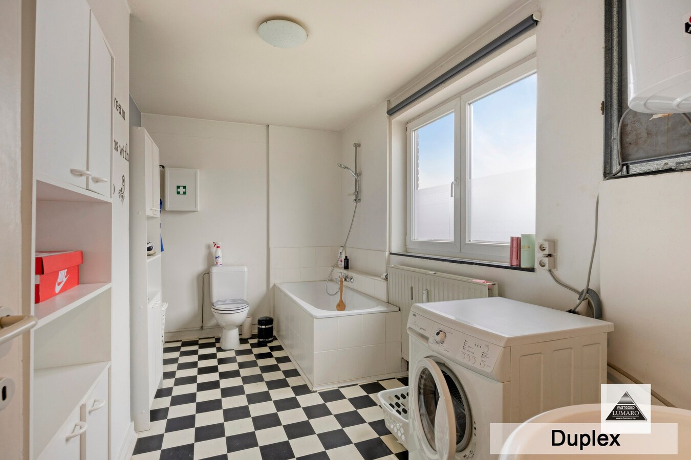 Dilsen-centrum - opbrengstpand: winkel + 2 appartementen 