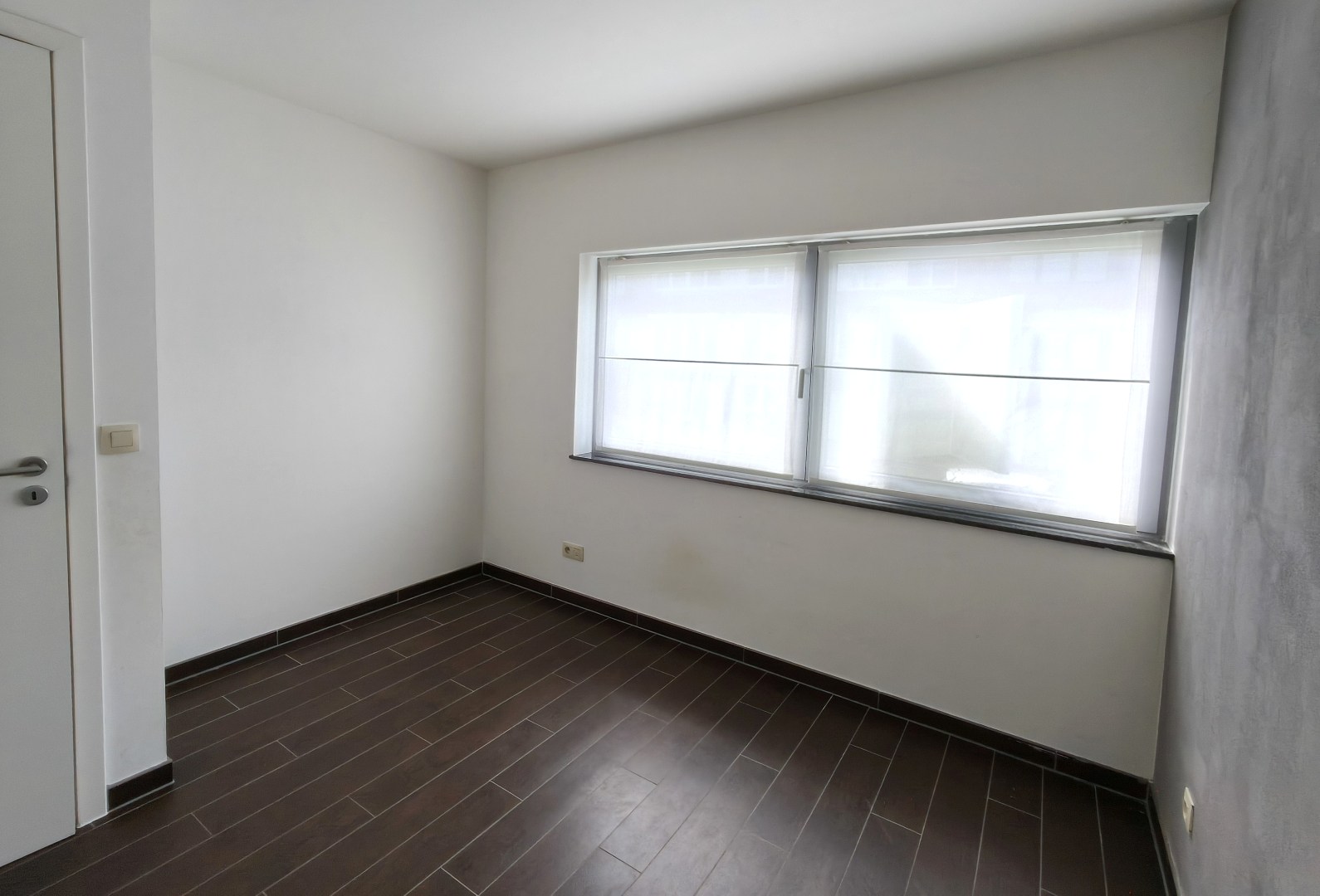 GELIJKVLOERS APPARTEMENT MET RUIM ZONNETERRAS EN GARAGE 