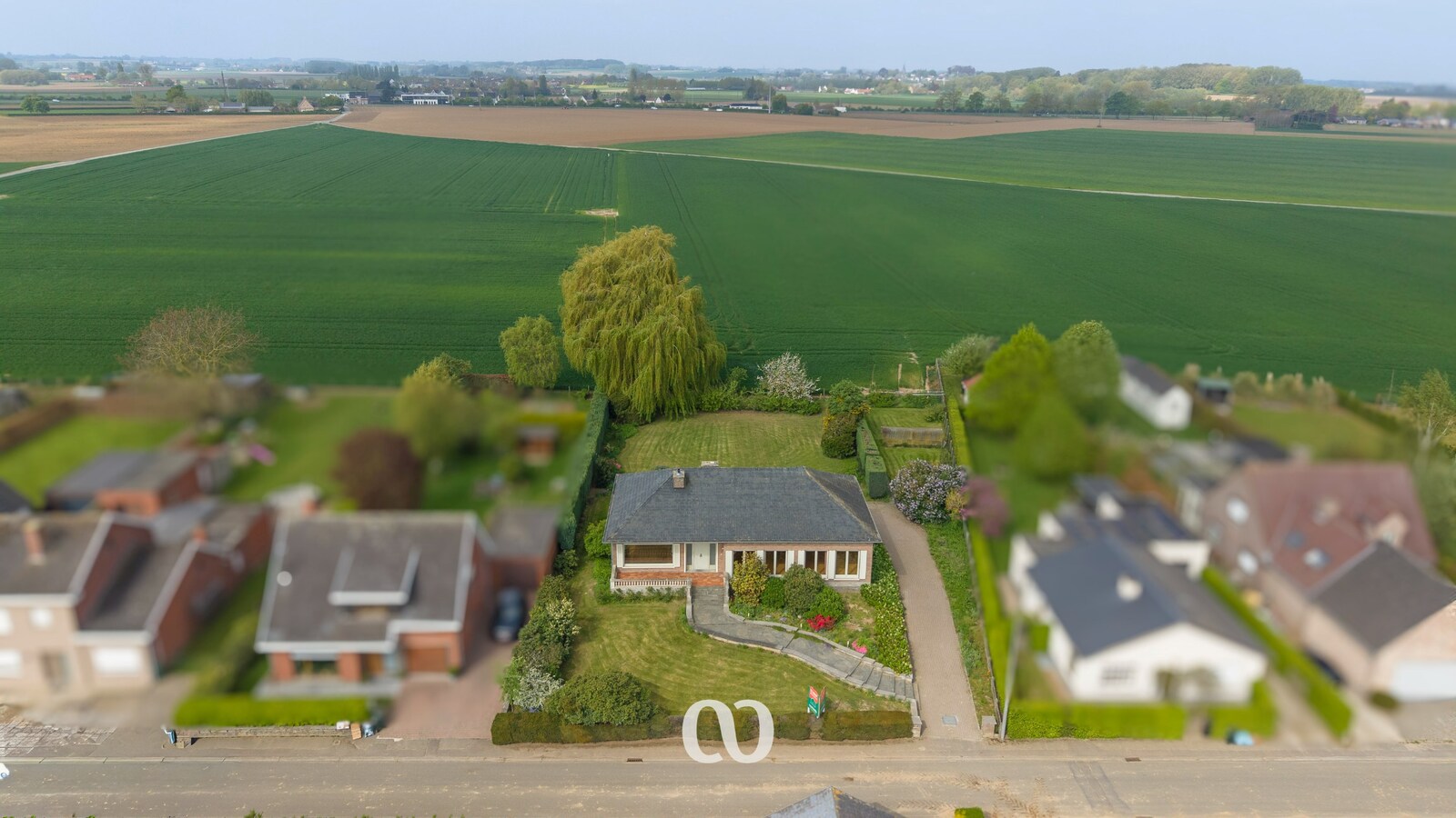 Bungalow met prachtig uitzicht en volledige onderkeldering in Heurne 