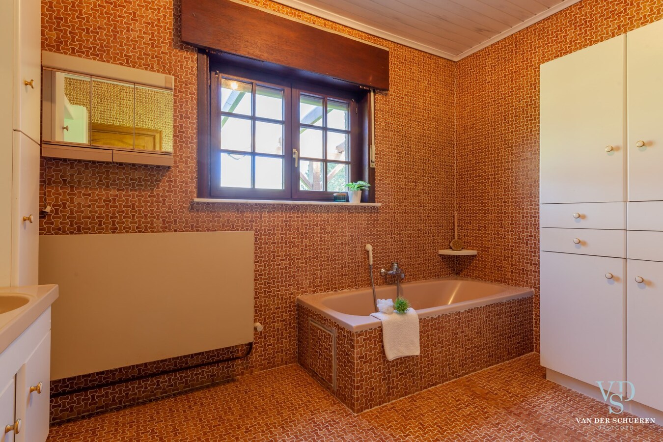 Exceptioneel landhuis met bijgebouw in groene omgeving 