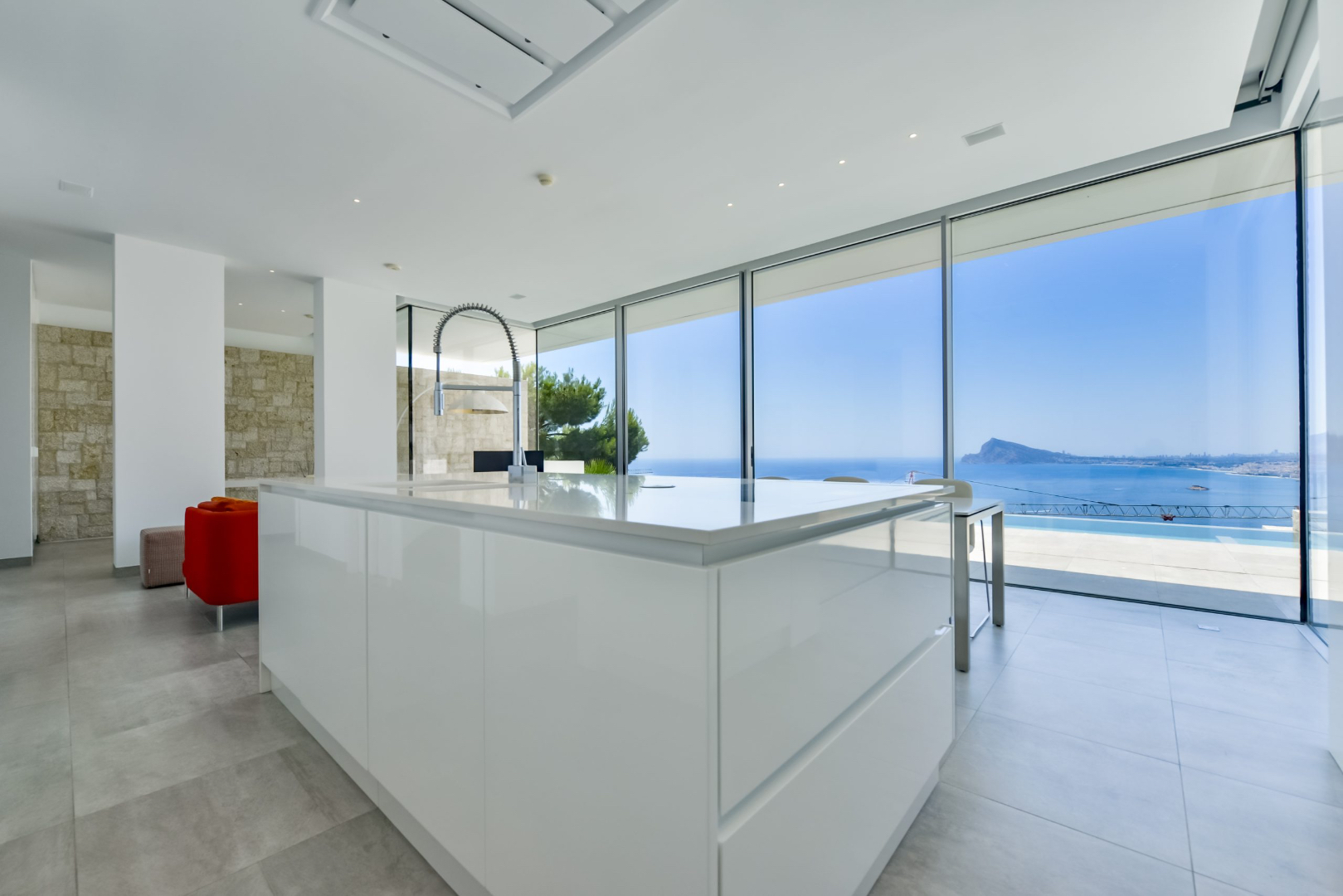Luxe architectenvilla in Mascarat – Altea met panoramisch zeezicht en extra bouwgrond 