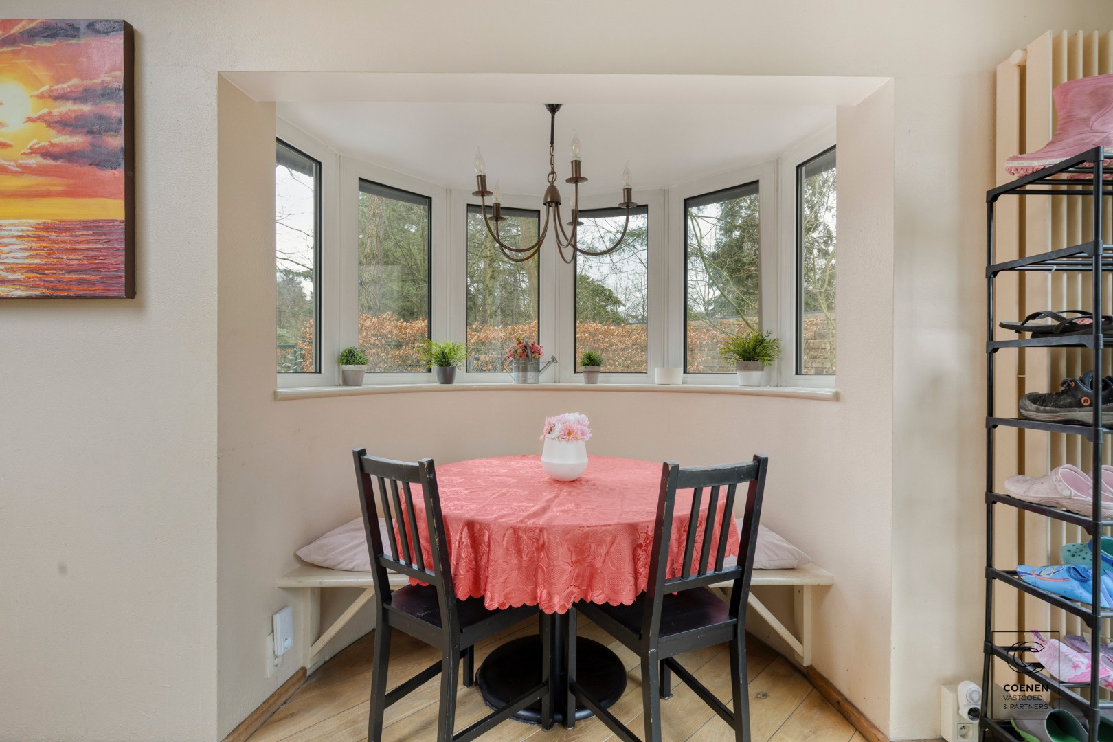 Lichtrijke en ruime villa van 338 m² met ingebouwd zwembad en tal van mogelijkheden voor co-housing of kangoeroewonen! 