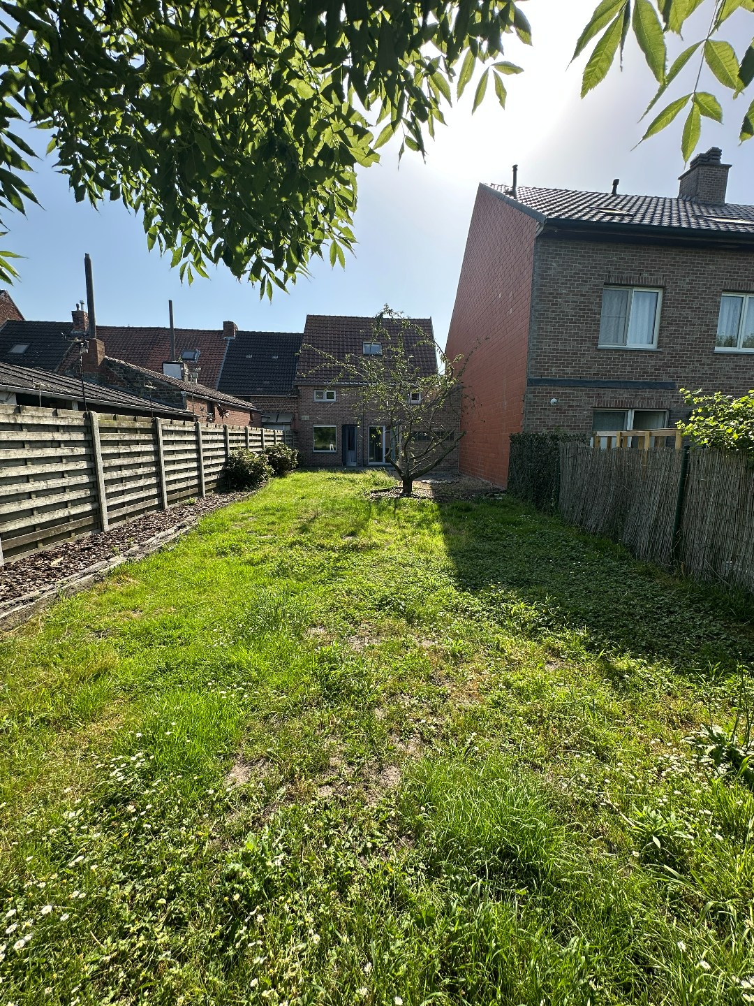 Woning met 3 slpk, terras en tuin, Eernegem 
