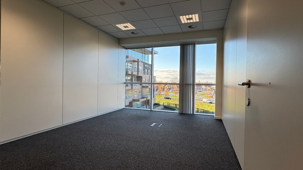 Kantoren te huur met visibiliteit langs de R4 in Merelbeke-Melle