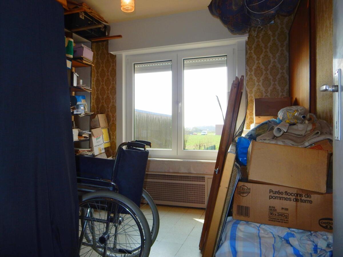 Op te knappen vrijstaande woning 