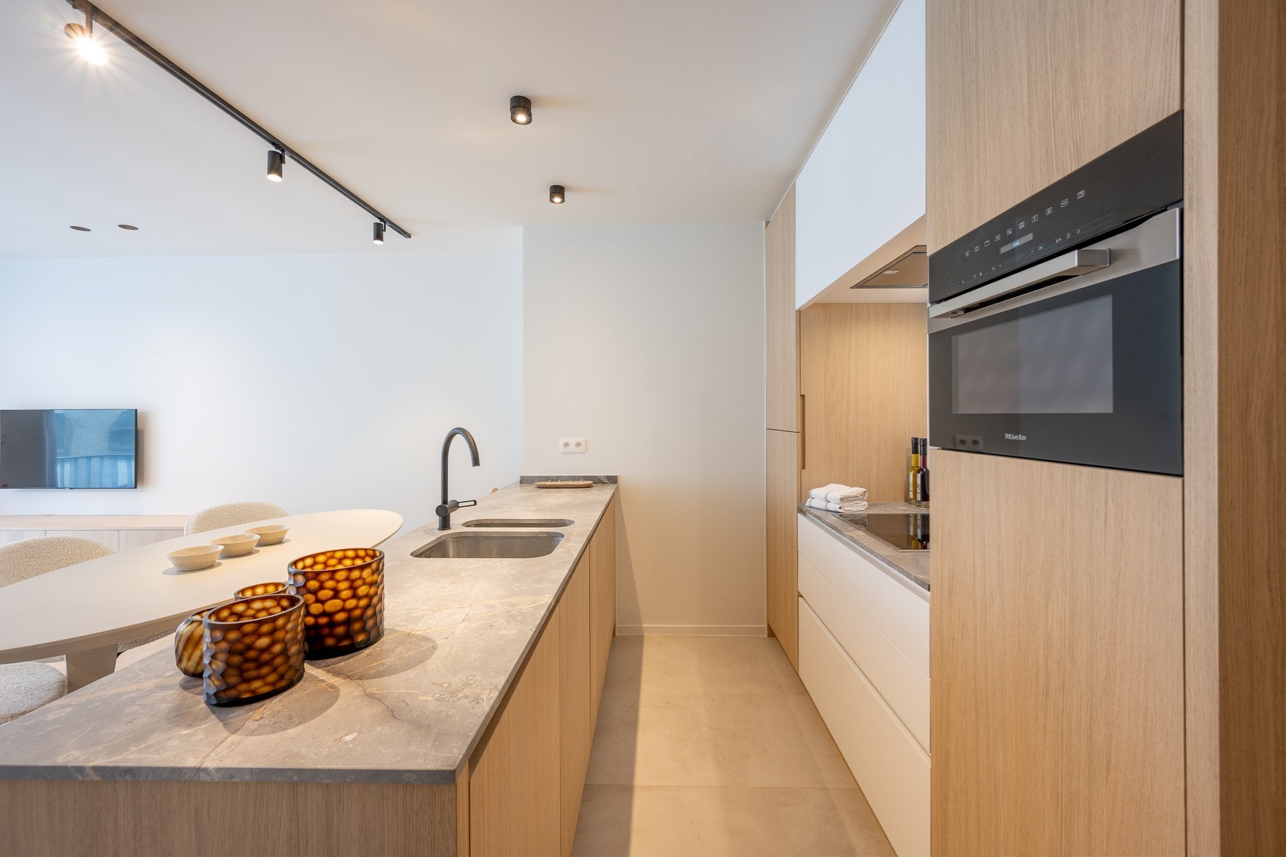 Magnifique appartement rénové de 3 chambres à coucher près de l'avenue Lippens à Knokke. Disposition : 