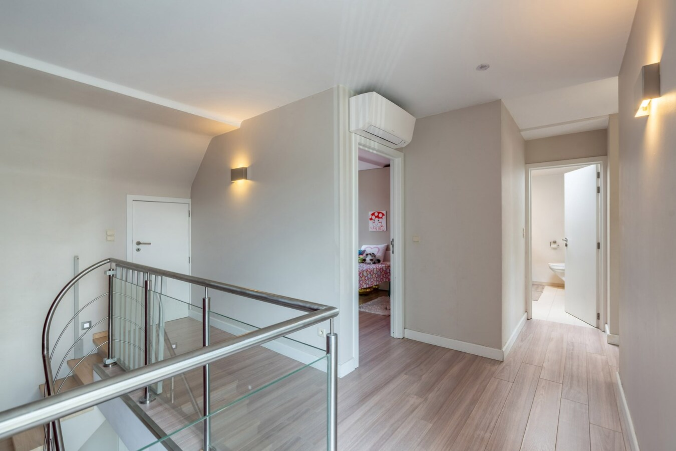 Luxe duplex appartement met 3 slaapkamers, bouwjaar 2008, 170m² bewoonbare oppervlakte. 