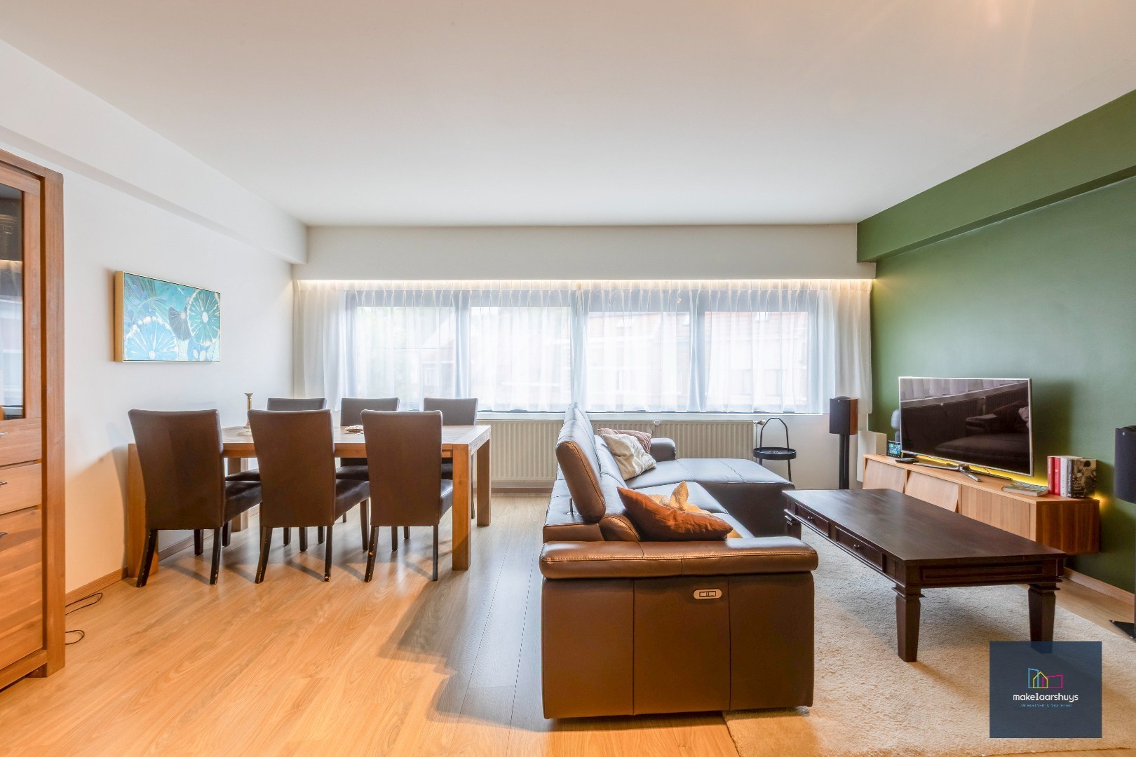 VERKOCHT !!! Heel ruime Instapklare woning in rij  met zonneterras en 2 staanplaatsen 