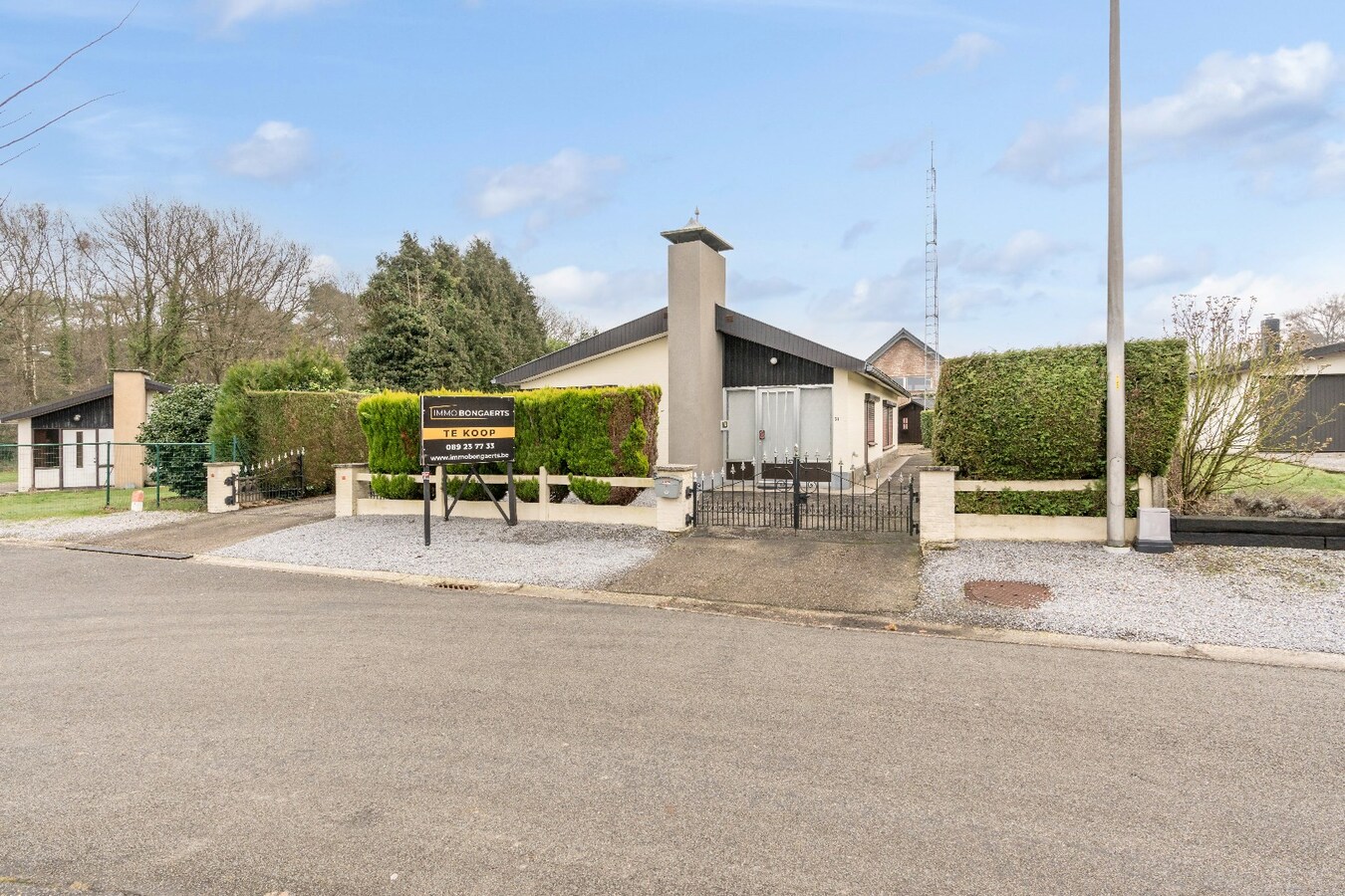 Rustig gelegen gelijkvloerse woning met garage en 3 slaapkamers in Niel-bij-As . 