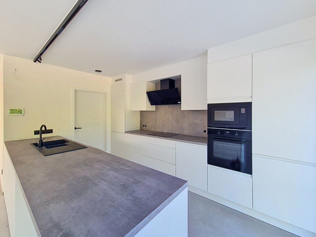 Nieuwbouwwoning met 3 slpk en polyvalente ruimte 