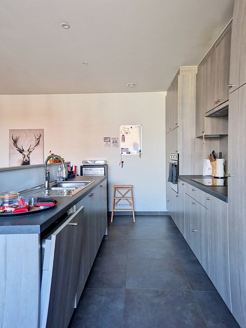 Modern appartement met 2 slaapkamer, terras en garage in Ursel 