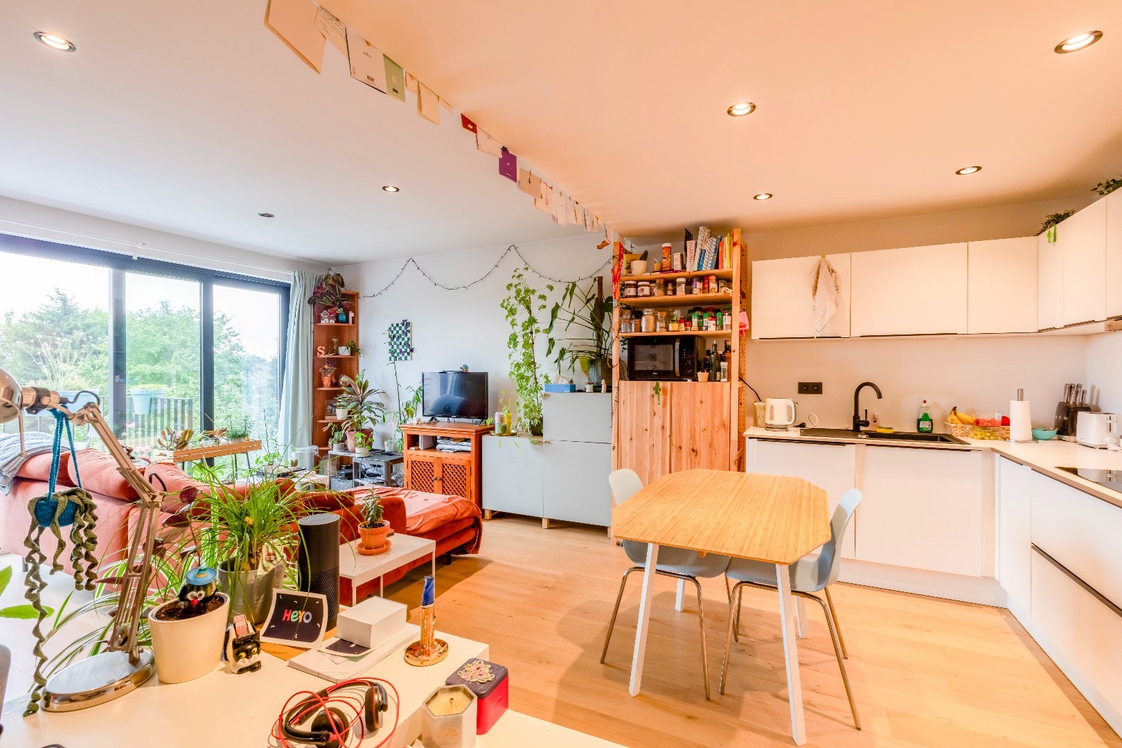 Instapklaar 2 slp. appartement met terras en grote gemeenschappelijke tuin. 