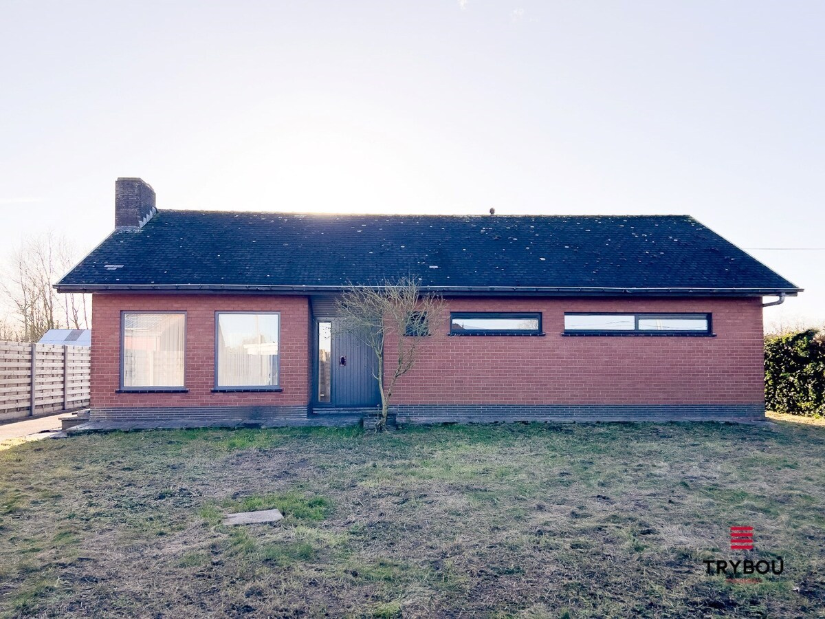 Te renoveren woning met bijgebouw op ruime perceel van 1273m² 