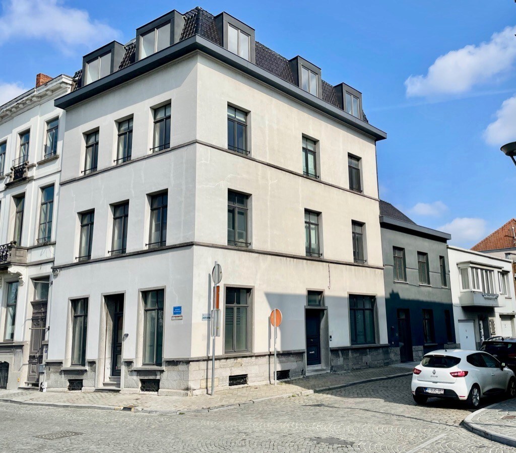 Les quais, belle situation pour cette grande surface de bureau de 180m² 